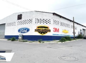 Bodega comercial · 425m² · 4 Estacionamientos · Bodega en Renta Cienega de Flores