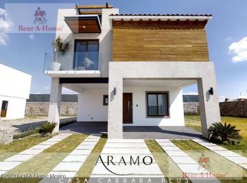 Casa · 264m² · 3 Recámaras · 2 Estacionamientos · Casa en Venta en Metepec, Llano Grande Am. 26 - 2984