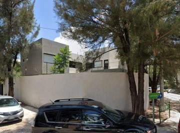 e03ea156ec309bc55370f242f2a9595e6190d4810beb2390a89e3c834cf633e8 · Casa de Lujo en Venta en Jurica, Querétaro | Amplio Jardín y Acabados Premium