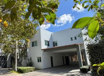 Casa en condominio de 4 habitaciones, Tlajomulco de Zúñiga · "Casa en Venta" Condominio Palma Real, Fraccionamiento Los Gavilanes