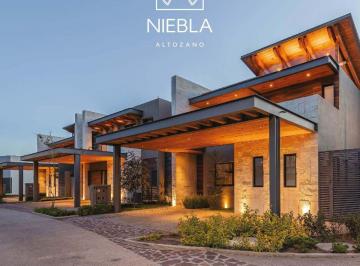 fc319e7f61d7a7772bc1c69445591569d6e106214ac24fda3f43c90ec80809d3 · Casa en Venta en Altozano, Dentro de Condominio Niebla