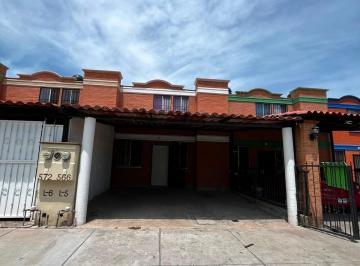 Casa · 108m² · 4 Recámaras · 2 Estacionamientos · Casa en Venta - (4)