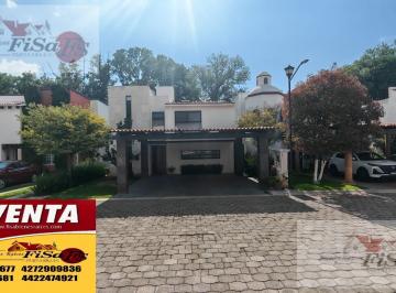 Casa · 380m² · 3 Recámaras · 3 Estacionamientos · Hermosa Casa en Venta en El Country
