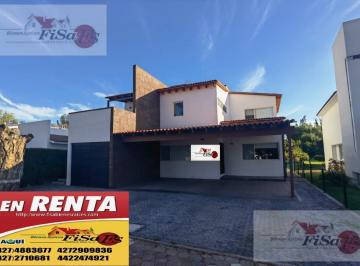 Casa · 525m² · 3 Recámaras · 3 Estacionamientos · Casa - Club de Golf San Gil