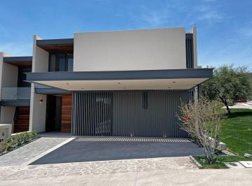 d269016da1b6776de3b9b500290bc5dd46f03502d3c0af22ecbe4942a548e44e · Casa en Venta en Fraccionamiento Altozano, Dentro de Condominio Niebla