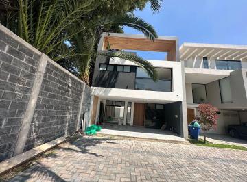 Casa · 205m² · 3 Recámaras · 2 Estacionamientos · Casa en Venta en Zavaleta