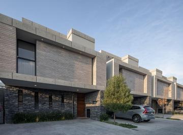 10e39b94536c282477cec9e02b805fcef6fcb88f7008425c7e3d66d756a45aeb · Casa en Venta en Altos Juriquilla, Dentro de Condominio Quianá