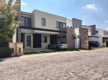 a38e65e551fd2a120462c44811b927d820b37a41c4a8b8f983f10e4bdbf5b34a · Casa en Venta o Renta en Jurica | Condominio Arco de Piedra | 3 Recámaras