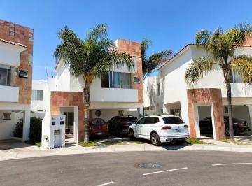 9323b3a48120144c99d9d6ee638558101fcf8f5fe92d0279acbeb8924bc2bd80 · Casa en Renta en Juriquilla Santa Fe, Condominio Las Lunas, Amueblada