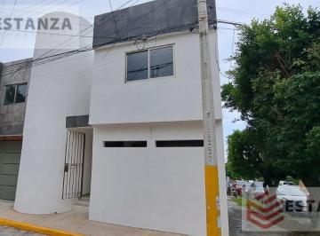 Casa · 220m² · 3 Recámaras · 2 Estacionamientos · Casa Nueva con Alberca Jiquilpan