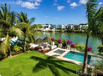 Casa · 650m² · 4 Recámaras · 4 Estacionamientos · Casa Amueblada en Venta | 4 Rec | Frente Al Lago | Alberca con Jacuzzi | Lagos del Sol Cancún