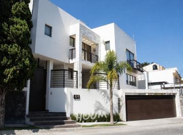 Casa · 420m² · 4 Recámaras · 2 Estacionamientos · Casa en Lomas de Tecamachalco con 4 Recámaras, Id:.