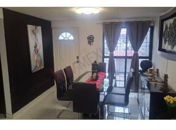 Casa de 3 habitaciones, Nezahualcóyotl · Venta de Casa en Bosques de Aragon, Nezahualcoyotl