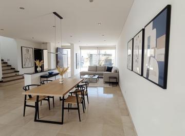 Casa · 277m² · 3 Recámaras · 3 Estacionamientos · Casa en Venta en Real de Juriquilla Queretaro. Impecable Muy Amplios Espacios