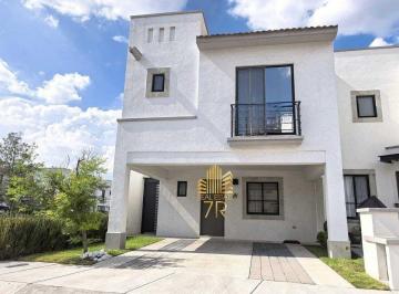 f894deee1371e2fdf09ee1a21819d6f127d3de149051a545c14b851d523d536b · Casa en Renta en Zakia El Marques (Sin Muebles)