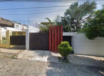 Casa de 4 habitaciones, Lázaro Cárdenas · Casa de 280 m² con 4 Recámaras en Venta en Lázaro Cárdenas