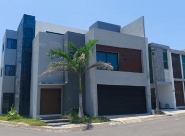 Casa de 6 habitaciones, Alvarado · Casa en Venta Fraccionamiento Lomas Residencial 3 Niveles, Alberca, 6 Recamaras, Climatizada