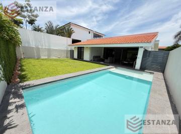 Casa · 266m² · 3 Recámaras · 2 Estacionamientos · Venta de Casa un Nivel en Paraiso Country Club