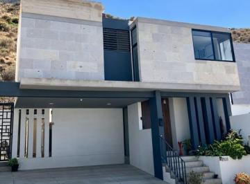 fachada principal · Hermosa Casa en Venta en Fraccionamiento en Payas de Tijuana