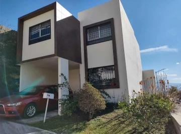 Casa de 3 habitaciones, San Pedro Tlaquepaque · Bonita Casa de Dos Pisos con Excelente Ubicación y Seguridad