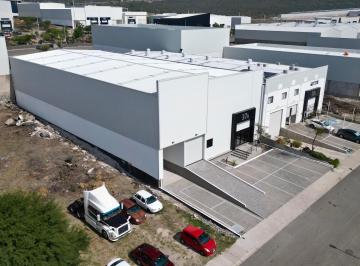 Bodega comercial , Querétaro · Bodega Nueva, Andén, Paneles Aislantes, 14 Cajones, 9 m Libres, Rampa, Salas de Juntas, Auditorio.