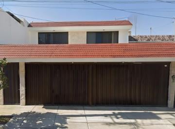 Casa de 4 habitaciones, Aguascalientes · Casa de 290 m² con 4 Recámaras en Venta en Los Bosques
