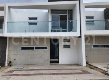 Casa · 180m² · 3 Recámaras · 2 Estacionamientos · Casa en Renta Santa Mónica Condominio Amura