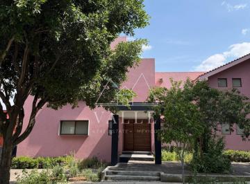 Casa · 490m² · 4 Recámaras · Casa en Venta en Club de Golf Valle Escondido