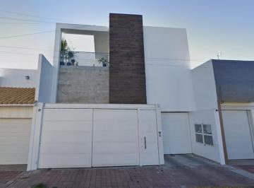 Casa de 5 habitaciones, Aguascalientes · Casa de 300 m² con 5 Recámaras en Venta en Cerrada San Miguel
