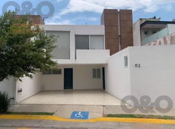Casa · 210m² · 3 Recámaras · 2 Estacionamientos · Casa en Renta en Punta del Este, León Gto