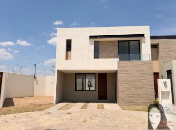 Casa · 199m² · 3 Recámaras · 2 Estacionamientos · Venta Casa Puerta Natura Coto 10, San Luis Potosi