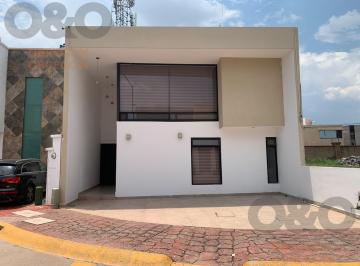 Casa · 221m² · 3 Recámaras · 2 Estacionamientos · Casa en Renta en Jardines de Santa Fe, León Gto