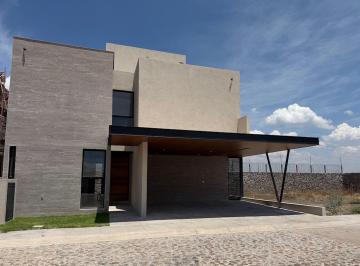 Casa · 425m² · 4 Recámaras · 3 Estacionamientos · Casa Nueva en Venta en Lomas del Campanario Norte