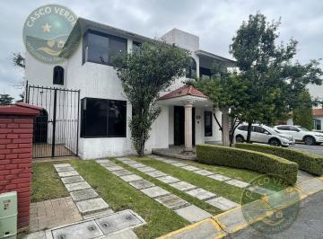 Casa · 291m² · 4 Recámaras · 2 Estacionamientos · Casa en Corregir