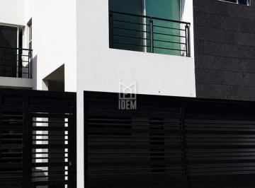 Casa · 210m² · 3 Recámaras · 1 Estacionamiento · 1118 - Casa en Venta Col. Cumbres Elite