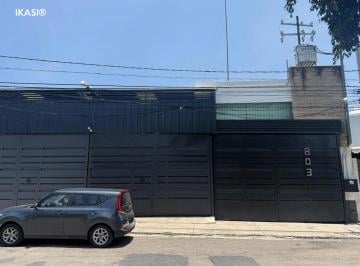 Nave industrial , León · Bodega Industrial con Frente Comercial con Transformador - 850 m²