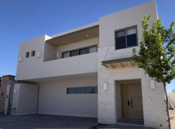 Casa · 350m² · 3 Recámaras · 3 Estacionamientos · Casa en Venta en Cava Residencial, Gomez Palacio Durango.