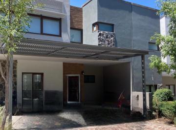 Casa · 230m² · 2 Recámaras · 2 Estacionamientos · Casa en Venta en Altozano El Nuevo Querétaro