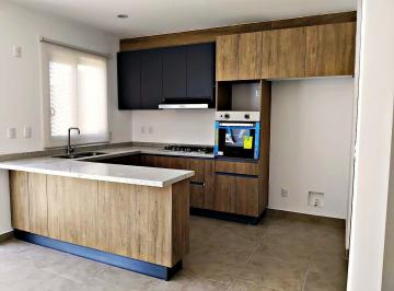 4c7a3592c47c6c98dd183eee89b4111813d916b19c58b8c71d6862a3834558e7 · Casa Nueva en Renta en El Refugio | 3 Recámaras con Baño Propio, Alberca y Gym