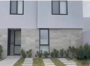 Casa en condominio · 3 Recámaras · 2 Estacionamientos · Casa en Renta en Altos Juriquilla