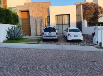 Casa · 173m² · 2 Recámaras · 2 Estacionamientos · Casa en Venta en Lomas de Juriquilla