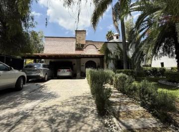 Casa · 750m² · 3 Recámaras · 6 Estacionamientos · Casa en Renta en Balvanera