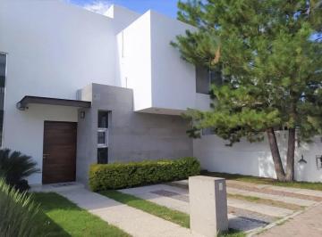 Casa · 215m² · 4 Recámaras · 2 Estacionamientos · Casa en Renta en Condesa Juriquilla