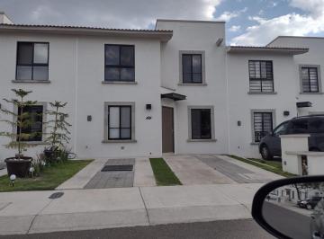 Casa en condominio · 3 Recámaras · 2 Estacionamientos · Casa Amueblada con Recámara en Pb en Renta en Zakia