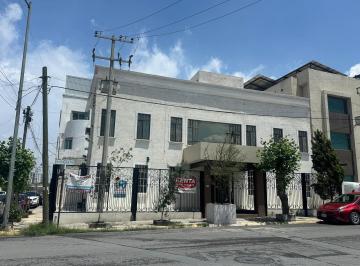 Casa · 300m² · 5 Recámaras · Casa - Oficjna, en Renta