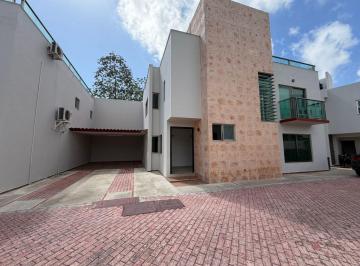 Casa de 3 habitaciones, Cancún · Casa en Renta Cerca de Cumbres | Av Sierra Madre | 3 Recámaras y Terraza con Jacuzzi