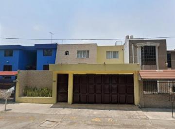Casa de 4 habitaciones, Atizapán de Zaragoza · Casa en Venta en P.º de Las Alamedas #180