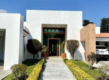 Casa en condominio · 750m² · 3 Recámaras · 5 Estacionamientos · Moderna Casa en Venta en Campo de Golf Santa Anita Condominio