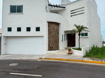 Casa de 5 habitaciones, Alvarado · Vendo Casa en Playas del Conchal. Lado Mar. 5 Recámaras. con Páneles Solares. Precio de Oportunidad