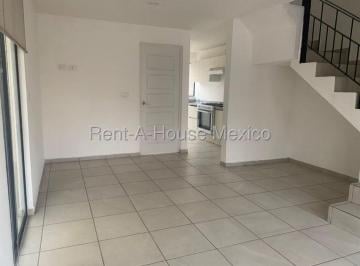 Casa · 84m² · 3 Recámaras · 1 Estacionamiento · Vive en Capital Sur | Casa con Amenidades y Mantenimiento Incluido Rah234